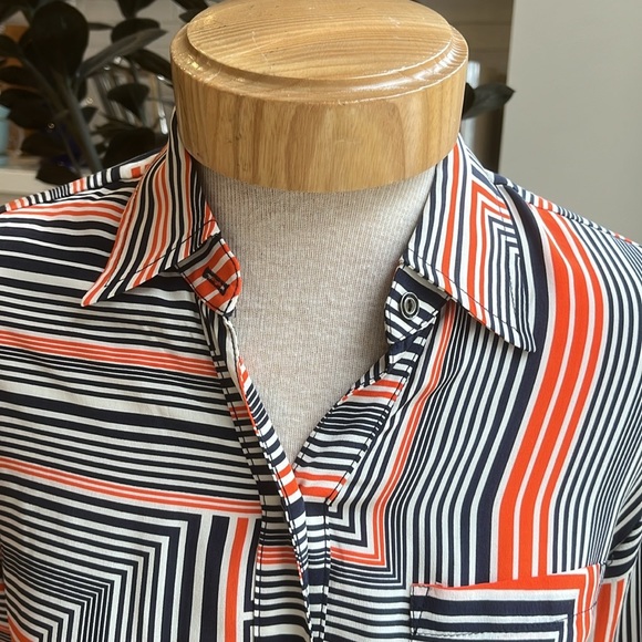 EUC Trina Turk silk blouse - Picture 3 of 8